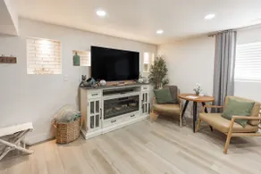 Guest Suite -Separate Entrance / Private Bathroom - Image 2