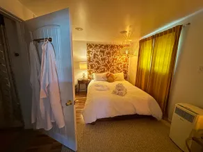 Intimate Casita. Movie Loft, Hot-tub and Chiminea. - Image 3