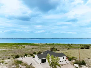 Secluded Family Oasis Next To Bayside Golf w/ Deck - Image 3