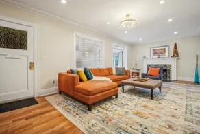 An Urban Paradise near ALL - The Entire Home - Image 3