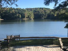 Beautiful Lakefront Hideaway. - Image 2