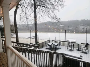 Beautiful Lakefront Hideaway. - Image 4