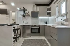 Modern Studio for Two in Central with Small Υard - Image 3