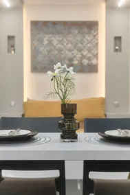 Modern Studio for Two in Central with Small Υard - Image 5
