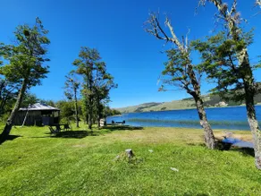 A cabin on the shores of Lake Frio - Image 4
