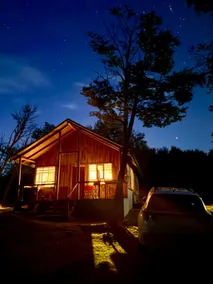 A cabin on the shores of Lake Frio - Image 5