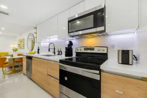 Miami's Hidden Gem | 5 BED & SLEEP 8! - Image 4