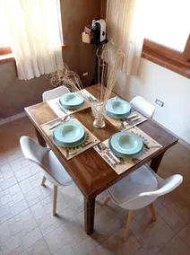 Family vacation home, free parking - Image 3