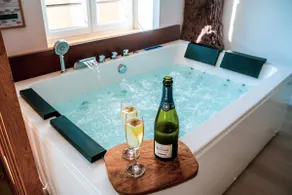 Romantic night - Jacuzzi/Cinema - Japandi design - Image 3