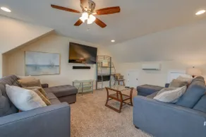 Two Classy Homes - Sleeps 20, Steps from the Beach - Image 4