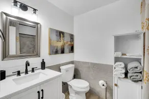 Clean & Quiet-Near every type of eatery imaginable - Image 5