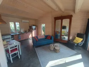 Wooden cottage, located in wooded area - Image 2