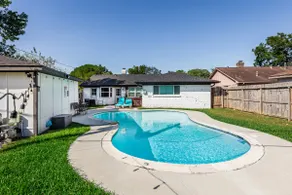 Home Away 〽️ Private Pool + Games & Grill - Image 3