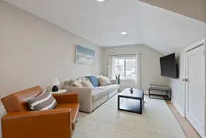 The Loft on 13th: Convenient 2-Bedroom Unit - Image 2