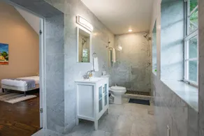Moko Jumbie House - Indigo Suite - Image 4