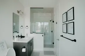 Toronto [45 mins] Sleep 8| Free Parking | Backyard - Image 5