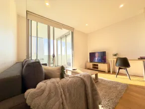 Chic 1BR Condo next to Croydon Station - Image 2