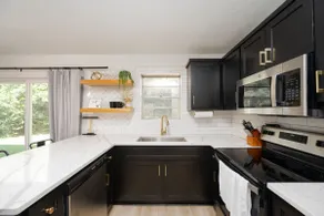 Cypress and Stone Modern Retreat - Image 2