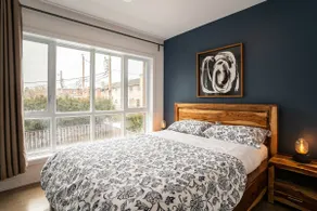 Fantastic Cozy New 2 Queen Condo w/Gym, DT&Airport - Image 2