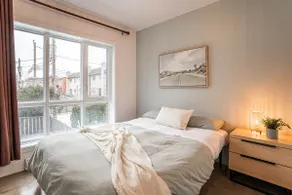 Fantastic Cozy New 2 Queen Condo w/Gym, DT&Airport - Image 3