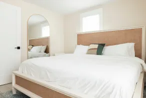 Arianna's Modern Makeover (5 Beds 2 Baths) - Image 3