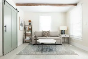 Arianna's Modern Makeover (5 Beds 2 Baths) - Image 2
