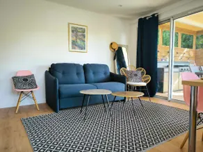House, pool, parking, 10 min walk to the center - Image 2