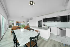 HUGE 3Bdrm Apartment @ Story Kangaroo Point - Image 2