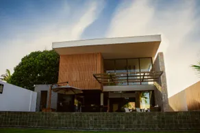 Luxury House with Private Beach and Heated Pool - Image 2
