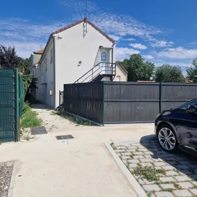 Spacious apartment, free parking - Image 2
