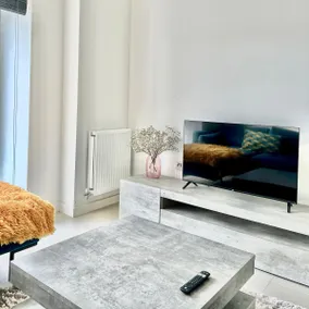 Sleek 1 Bed Apartment w Parking - Pass the Keys - Image 2