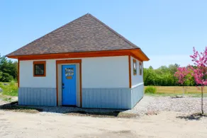 Ladyslipper – Cozy Cottage with Loft in Blue Hill town center - Image 2