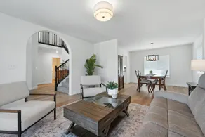 Cozy 5 Bedroom Home In Center Of Tri-Cities! - Image 2