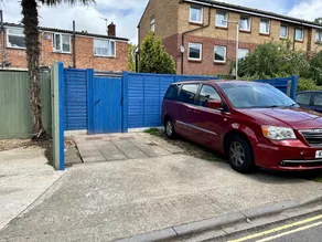 Blue Sparrow 4 bed House off road PARKING Pet friendly - Image 2