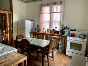 3 bdrm Artsy Victorian Gothic Cottage - Image 4