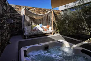 Valley Retreat with courtyard Hot Tub & Sea Views - Image 3