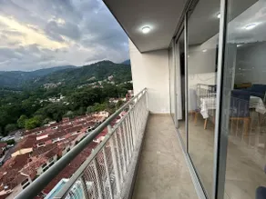 Comfortable 2-Bedroom Apartment with Pool, Gym, and Balcony - Image 5