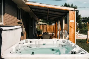 Red Rocks Basecamp: Hot Tub, Cinema, Large Yard - Image 4