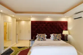 Luxury Two Bedroom Signature Apartment - Image 3