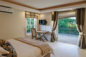 Luxury Two Bedroom Signature Apartment - Image 4
