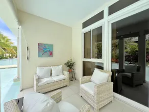 Amazing Townhouse Close to Beach and Restaurants - Image 5