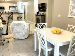 Downtown Suite with Prime Location 102 - Image 4
