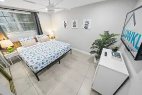 Spacious 2 Bed APT w/ Pool - Image 3