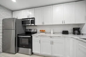 Spacious 2 Bed APT w/ Pool - Image 5