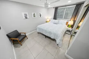 Spacious 2 Bed APT w/ Pool - Image 2