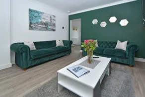 Polaris House - sleeps 6, driveway, garden - Image 2