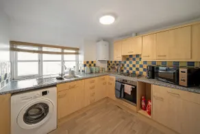 Cotswolds- 2 bed flat in 18th Century building, town centre with Smart TV - Esho Stays - Image 5