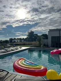 Group villa with pool, spa, games, and relaxation - Image 3