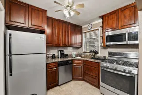 Spacious 4BR 1BA Duplex Apartment Near NYC - Image 4