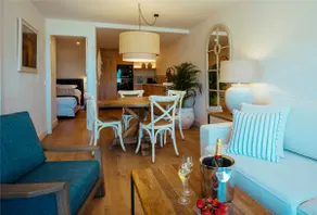 Luxury Premium Garden View - 2 bedroom apartment - Image 3